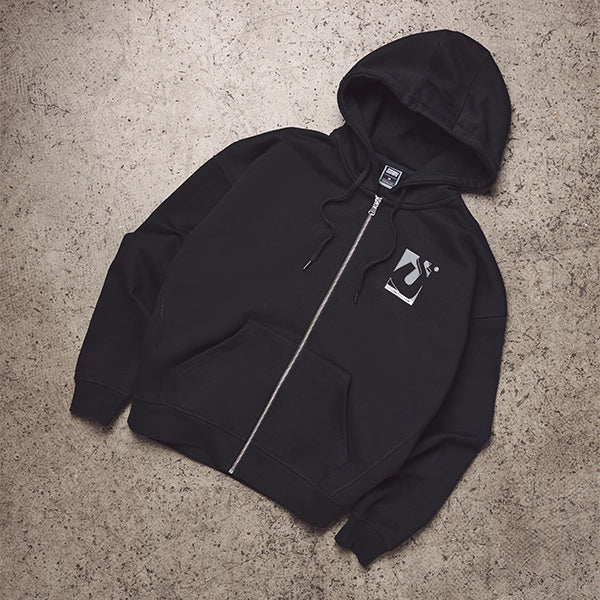 Initial Box Zip Hoodie [Black]